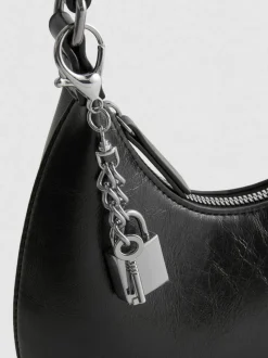 Schultertasche mit Schlossanhänger