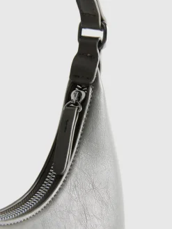 Schultertasche mit Schlossanhänger