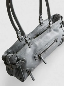 Schultertasche mit Zierschnallen