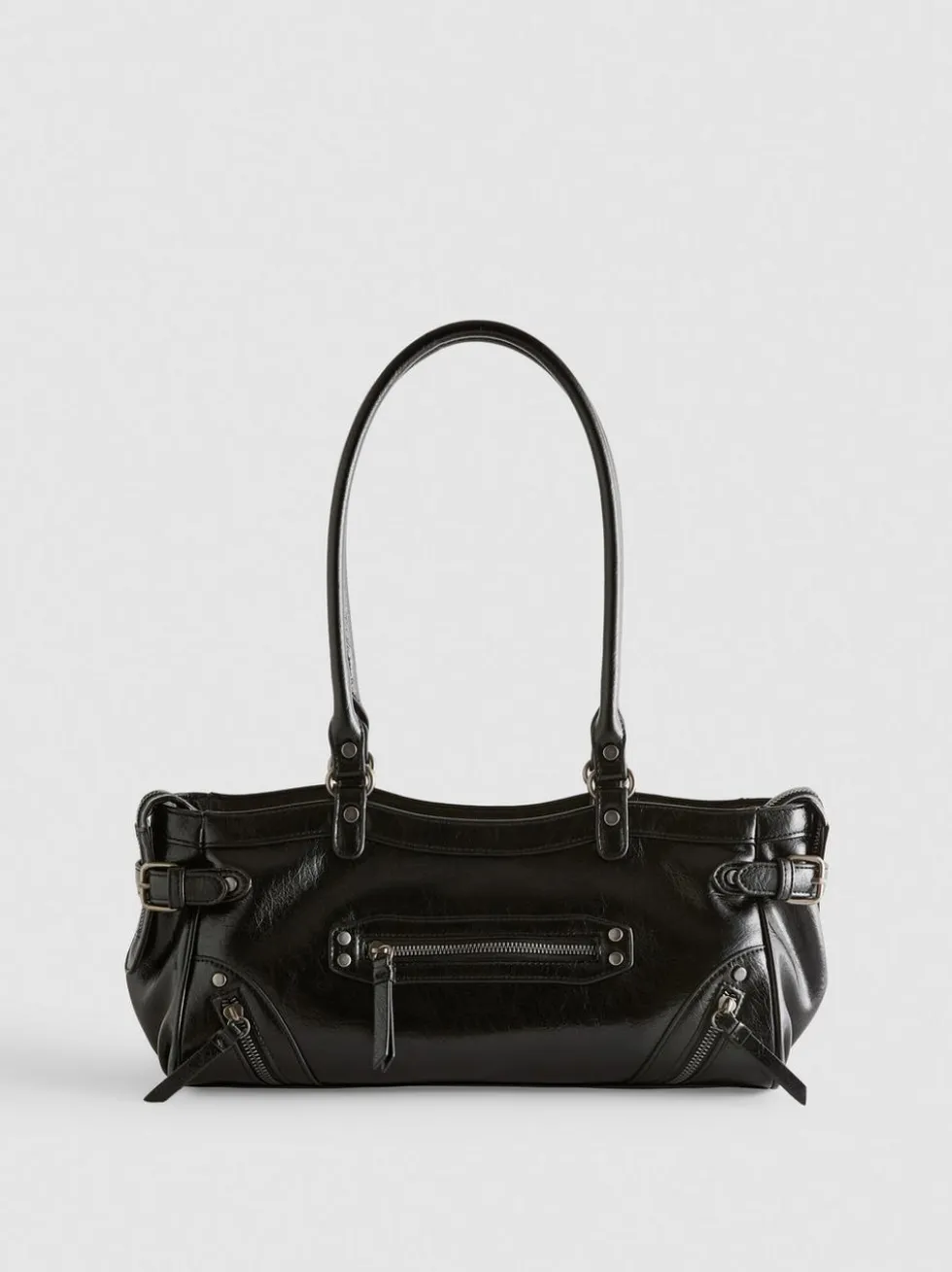 Schultertasche mit Zierschnallen