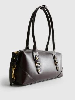 Schultertasche mit Zierschnallen