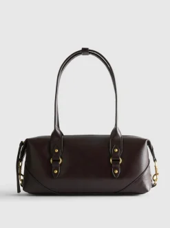 Schultertasche mit Zierschnallen