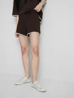 Shorts mit hohem Baumwollanteil und Häkelbesatz
