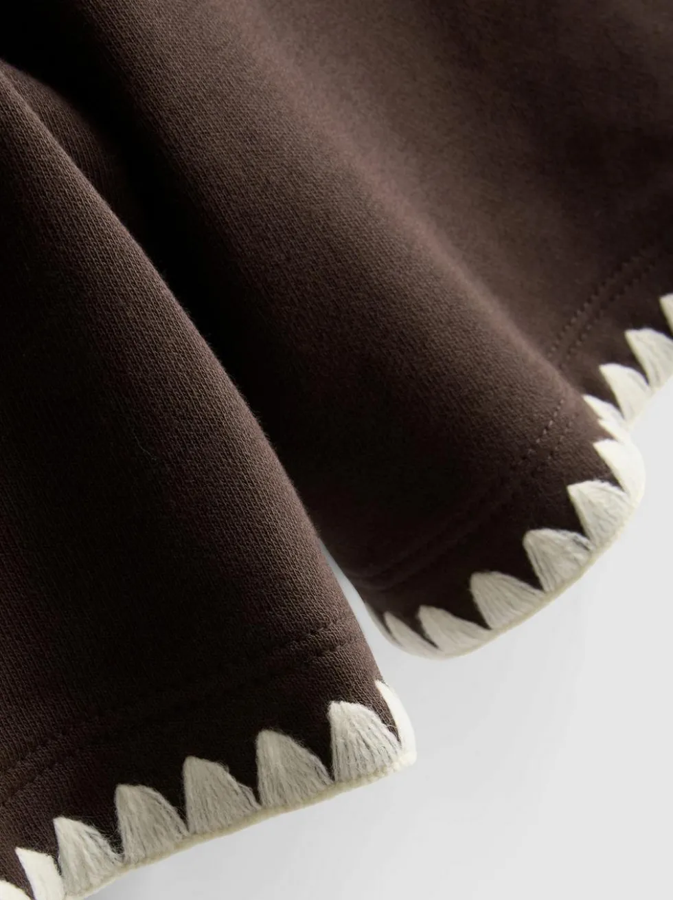 Shorts mit hohem Baumwollanteil und Häkelbesatz