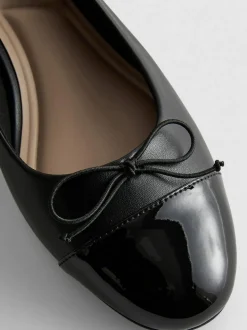 Slingbacks mit Blockabsatz und Zehenkappe
