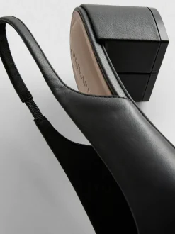 Slingbacks mit Blockabsatz und Zehenkappe
