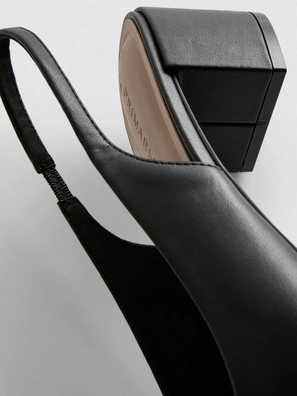 Slingbacks mit Blockabsatz und Zehenkappe