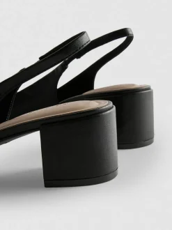 Slingbacks mit Blockabsatz und Zehenkappe