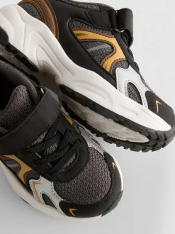 Sneaker mit dicker Sohle
