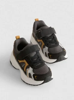 Sneaker mit dicker Sohle