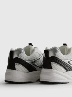 Sneaker mit dicker Sohle