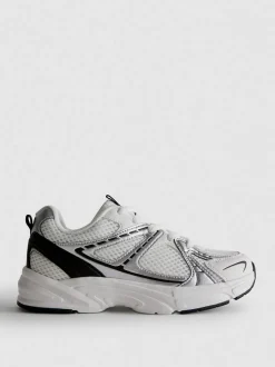 Sneaker mit dicker Sohle