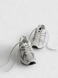 Sneaker mit dicker Sohle