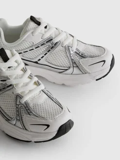 Sneaker mit dicker Sohle