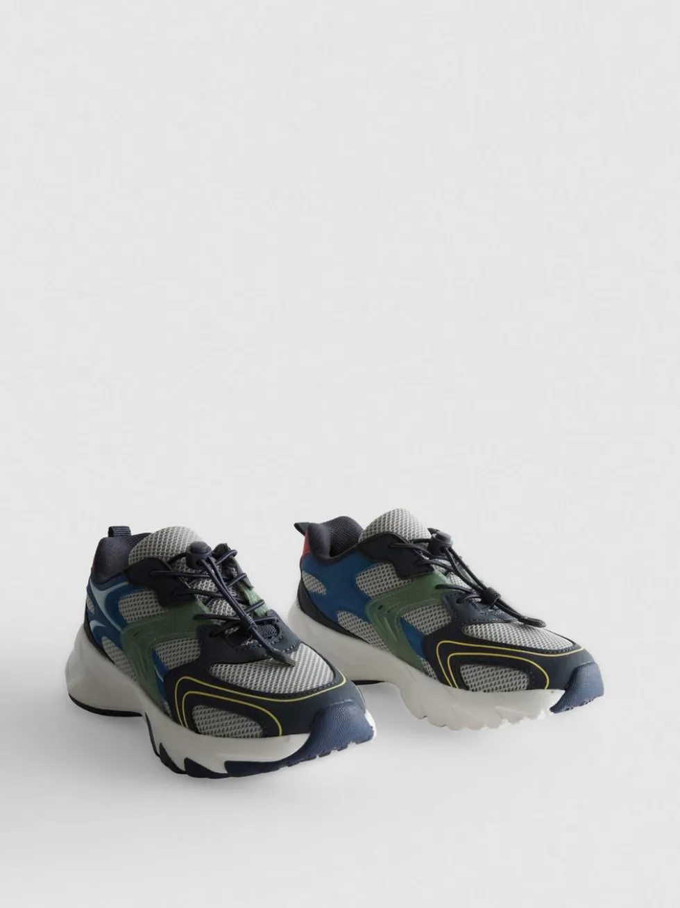 Sneaker mit dicker Sohle