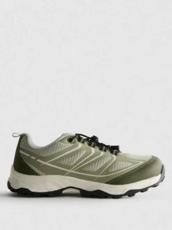 Sneaker mit dicker Sohle und Knebelverschluss