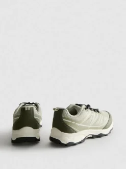 Sneaker mit dicker Sohle und Knebelverschluss