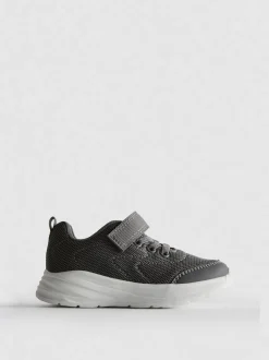 Sneaker mit Klettverschluss