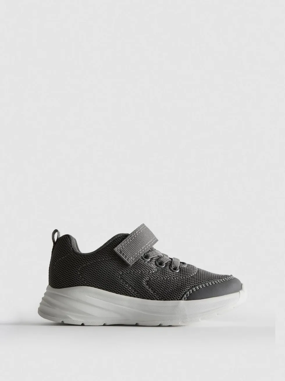 Sneaker mit Klettverschluss