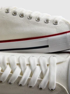 Sneakers aus Canvas mit Schnürung