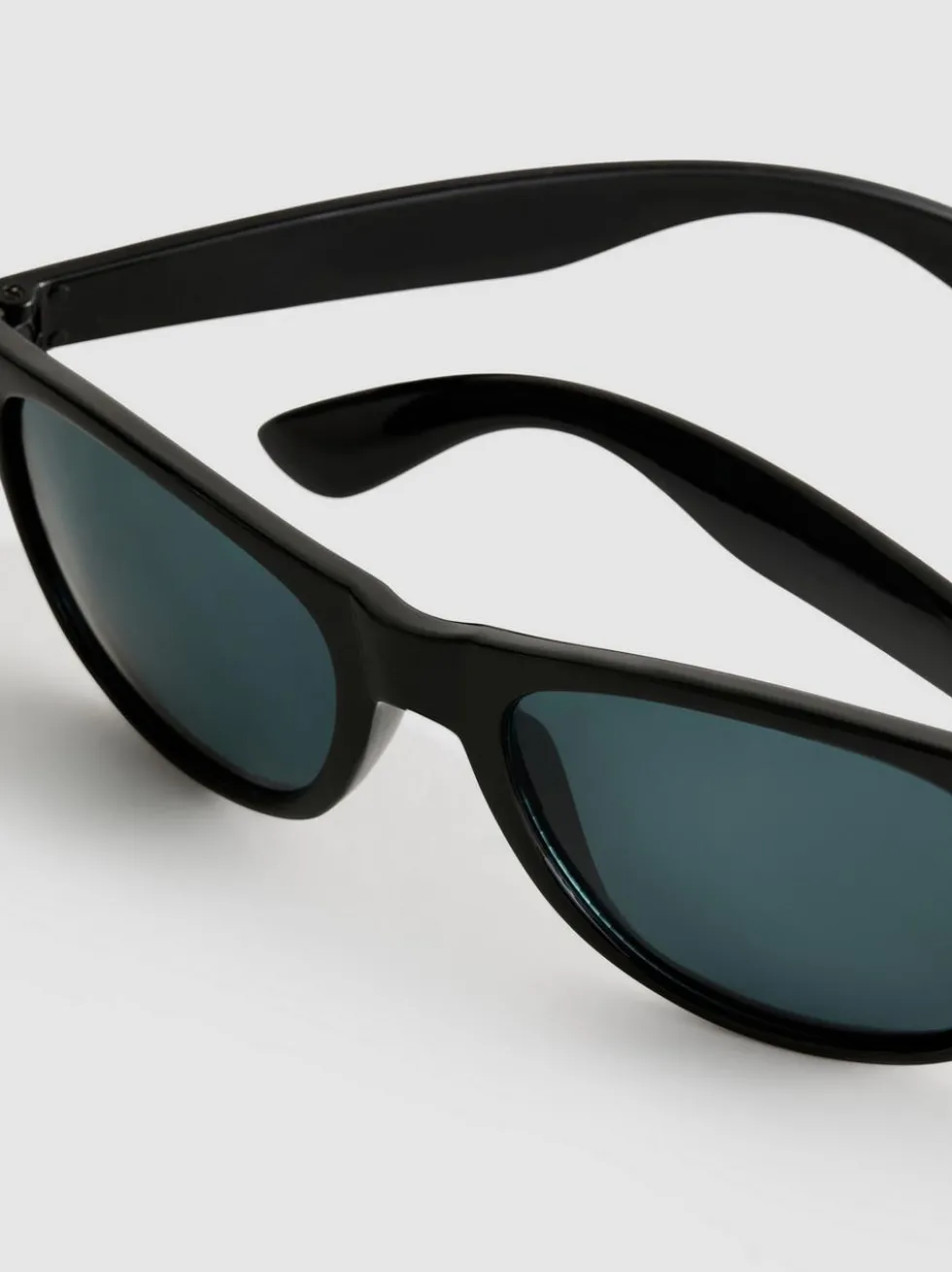 Sonnenbrille mit rechteckigen Gläsern