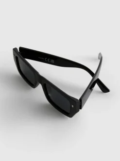 Sonnenbrille mit schmalen, rechteckigen Gläsern