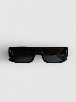 Sonnenbrille mit schmalen, rechteckigen Gläsern