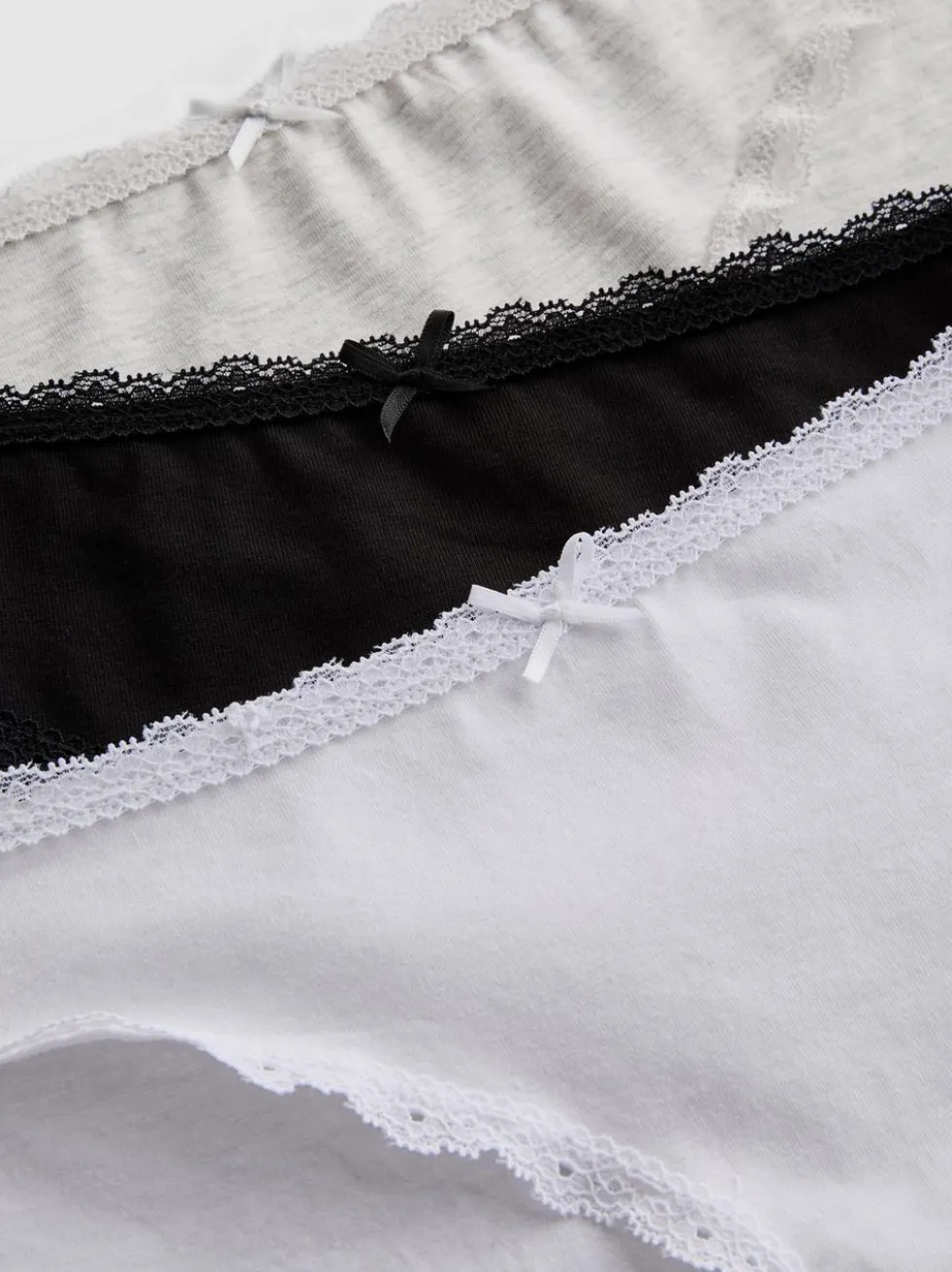 Spitzen-Bikinislips mit hohem Baumwollanteil, 3er-Pack