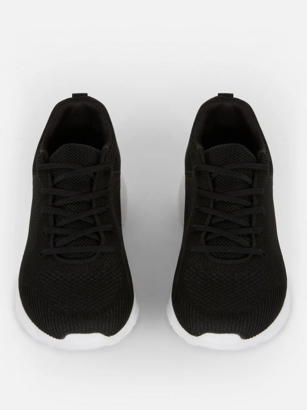 Sportliche Sneaker mit Schnürsenkeln