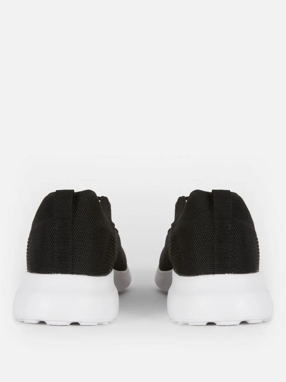 Sportliche Sneaker mit Schnürsenkeln