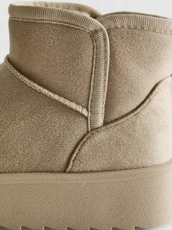 Stiefeletten mit großer Sohle