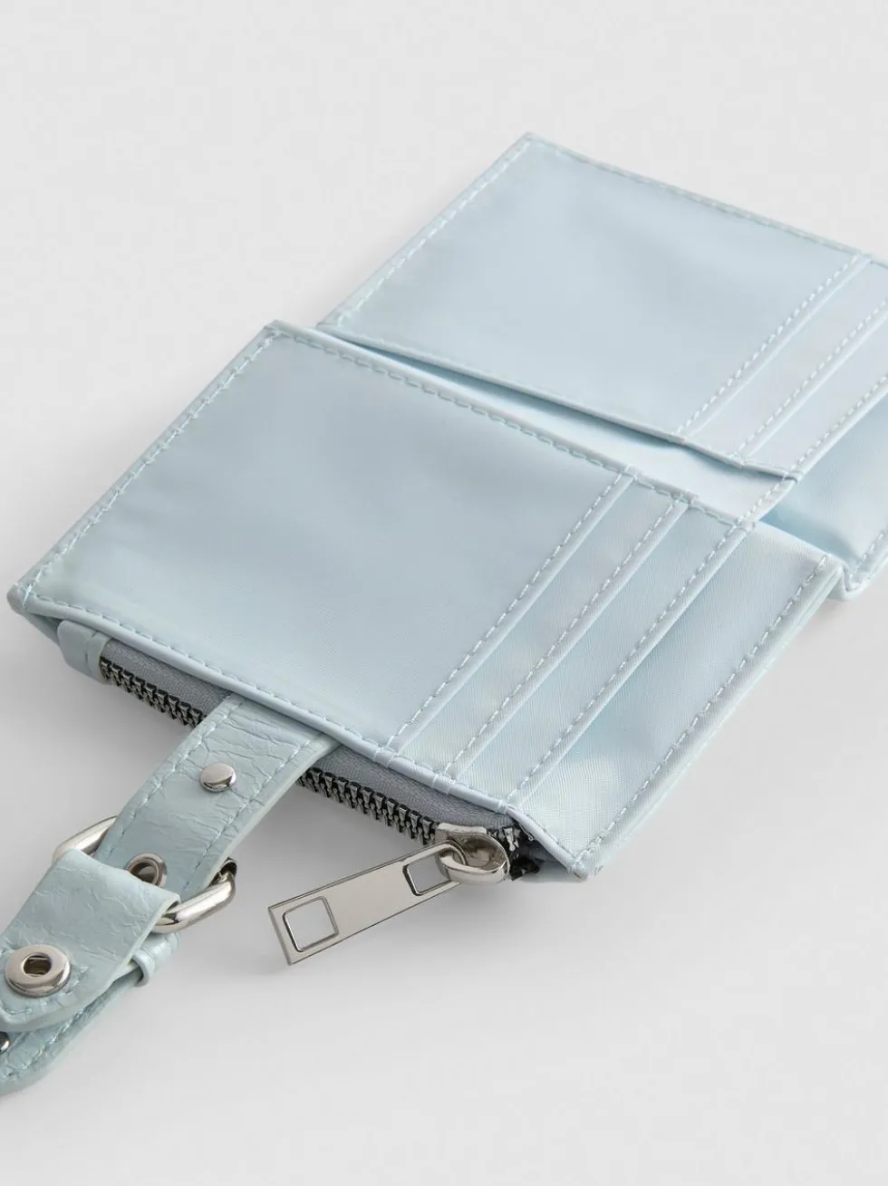 Strukturierte Brieftasche mit Reißverschluss