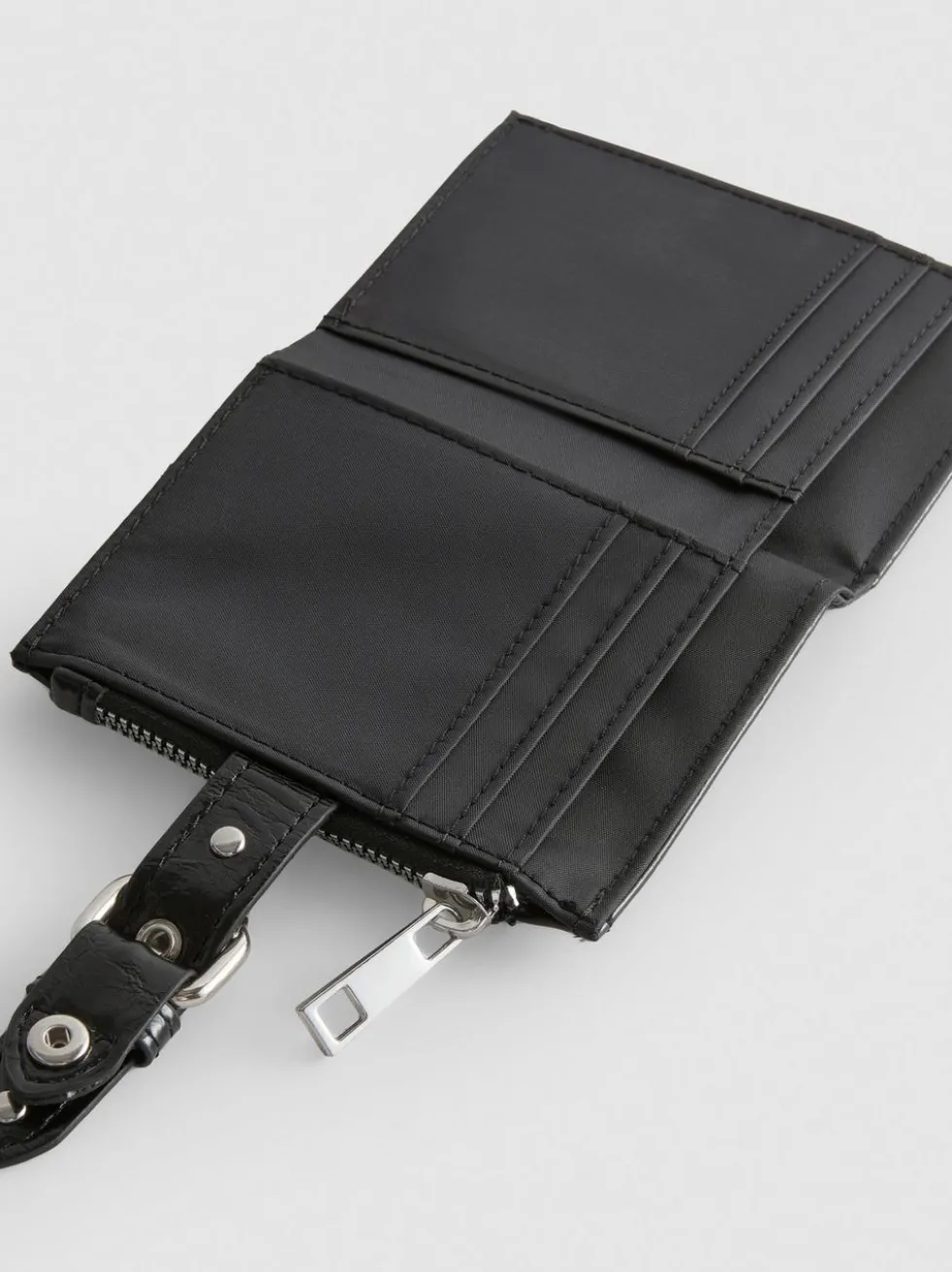 Strukturierte Brieftasche mit Reißverschluss