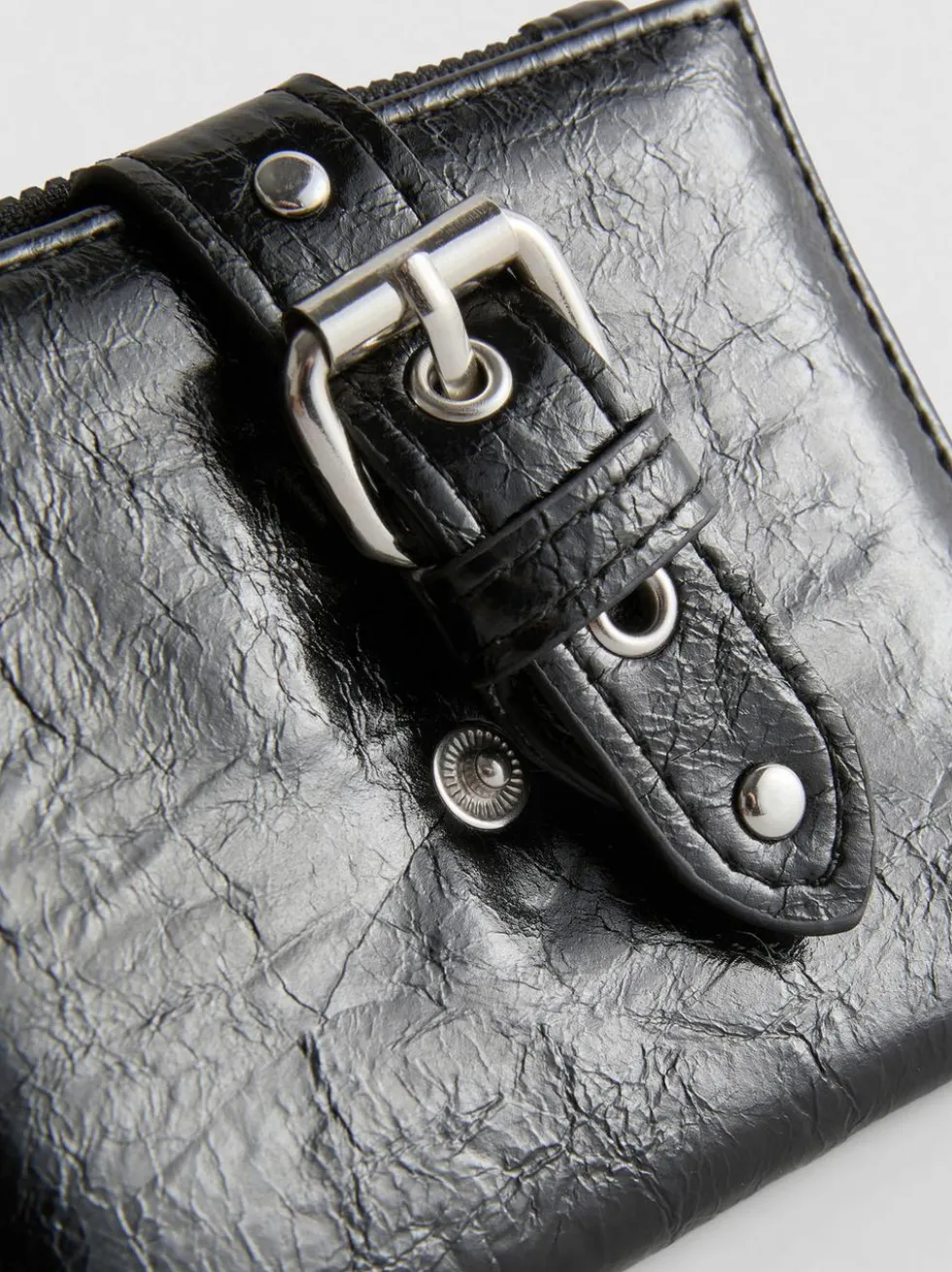 Strukturierte Brieftasche mit Reißverschluss