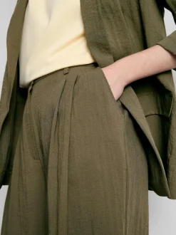 Strukturierte, lässige Hose mit mittlerer Leibhöhe