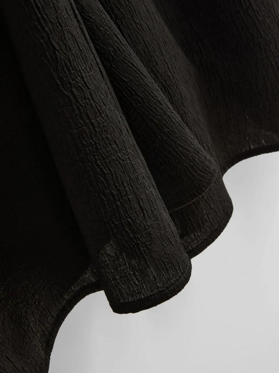 Strukturierte Satinhose mit geradem Bein