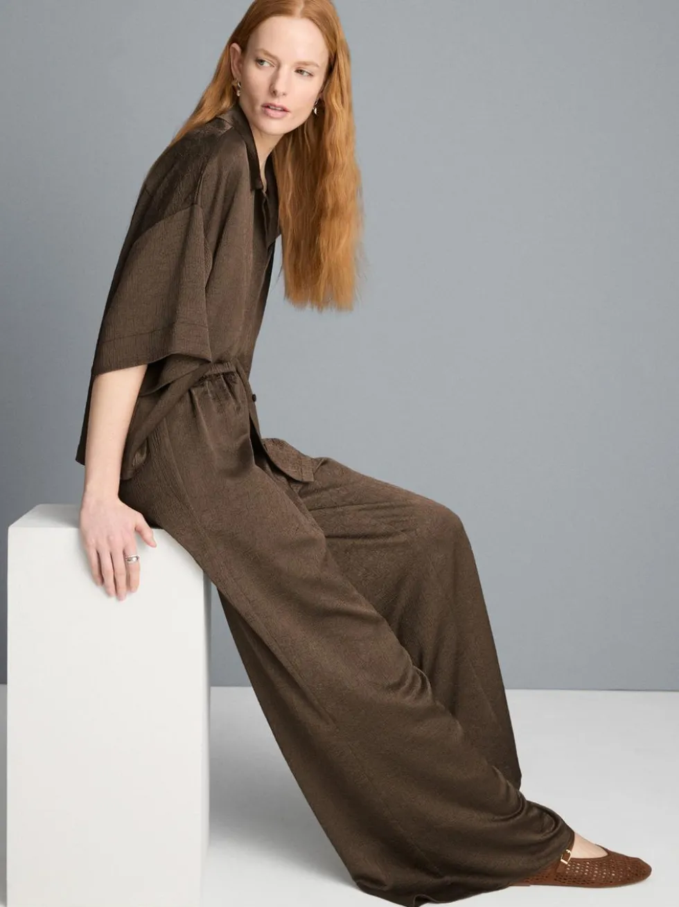 Strukturierte Satinhose mit geradem Bein