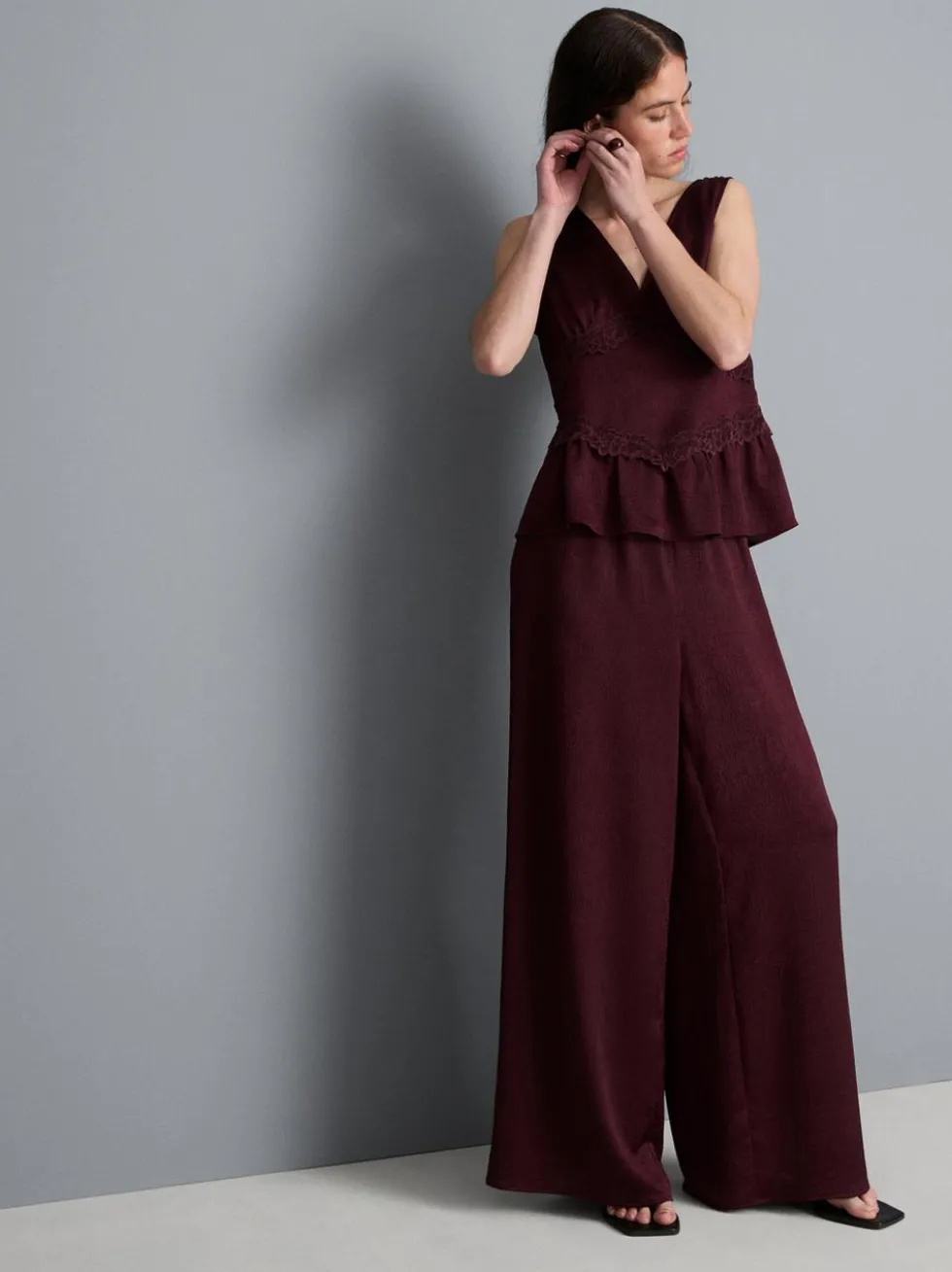 Strukturierte Satinhose mit geradem Bein