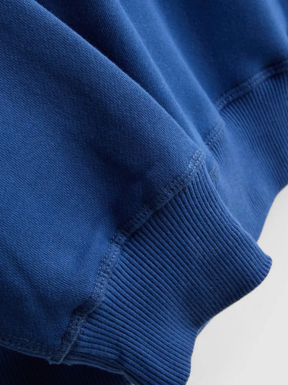 Sweatshirt mit hohem Baumwollanteil und Rundhalsausschnitt