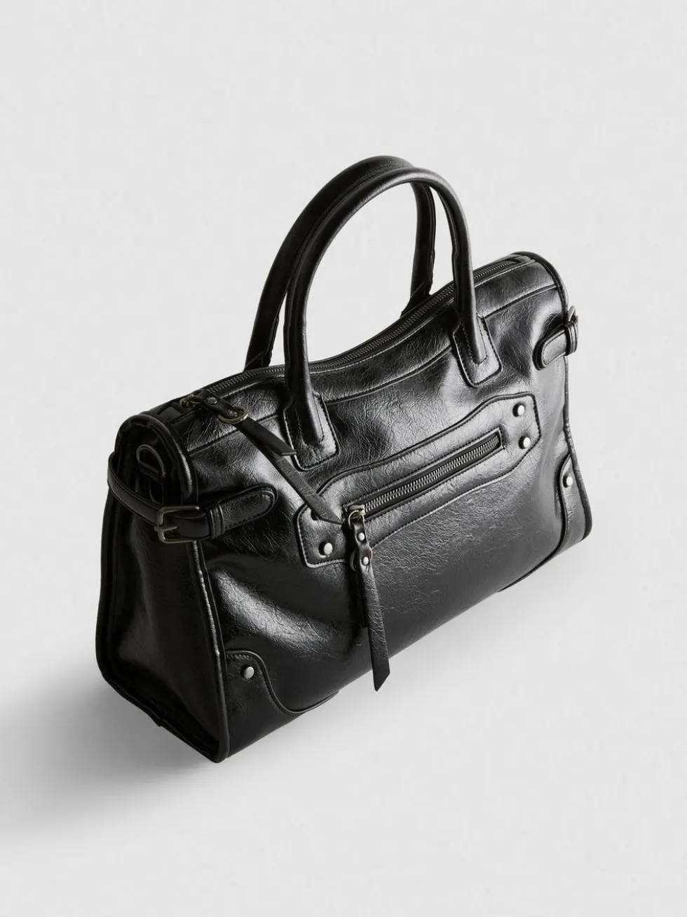 Tasche mit Tragegriff und Schnalle