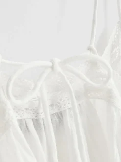 The Primark Scene | Baumwoll-Top mit Lochstickerei und V-Ausschnitt