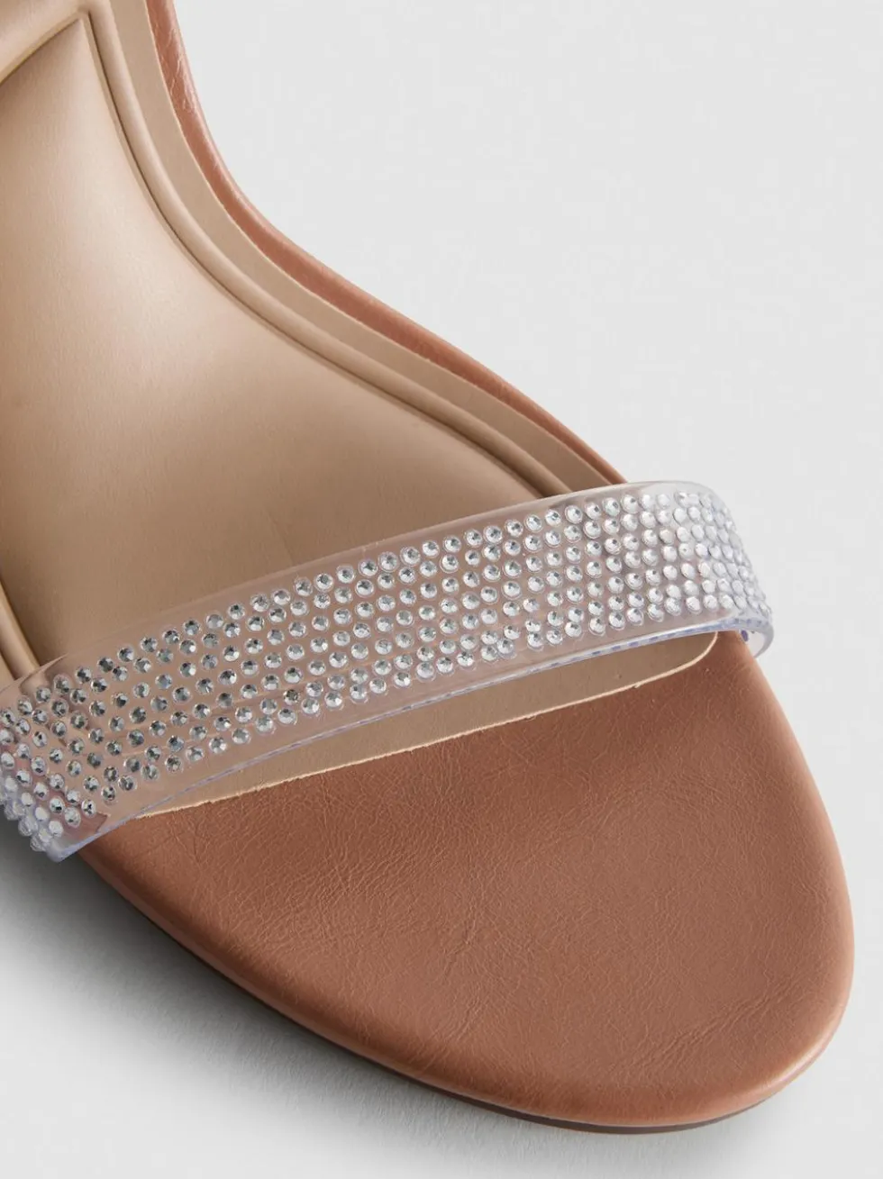 Transparente Sandaletten mit Strasssteinen