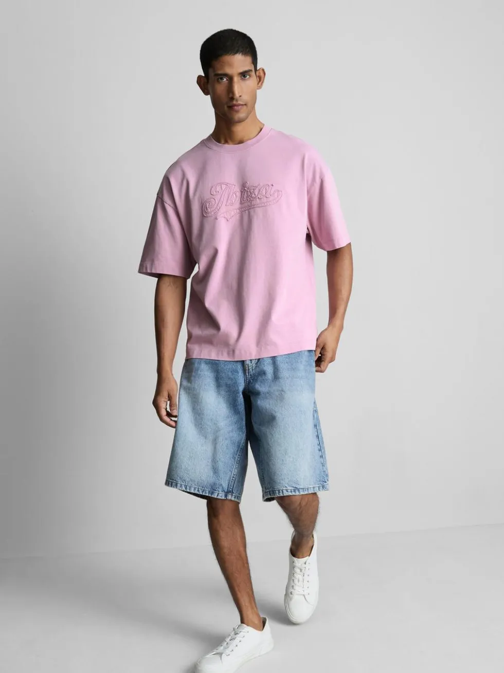 T-Shirt mit „Ibiza“ Stickerei