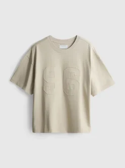 T-Shirt mit Nummernapplikation