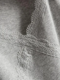 T-Shirt mit Spitzenbesatz und hohem Baumwollanteil