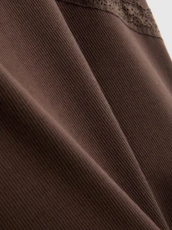 T-Shirt mit Spitzenbesatz und hohem Baumwollanteil