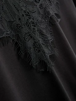 T-Shirt mit Spitzeneinsatz