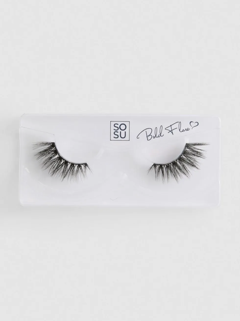 Volumiöse, künstliche „Sosu Cosmetics“ Wimpern
